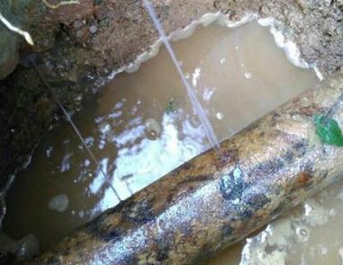 双台子楼顶渗水维修公司分享下地暖漏水的原因及检测方法。